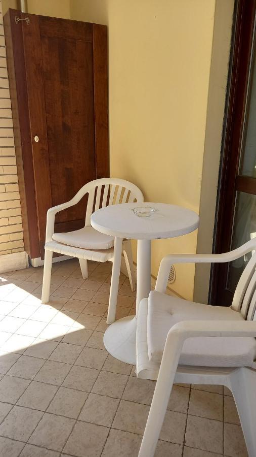 Ferienwohnung Domus Claudio Fiumicino Exterior foto